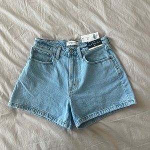 NWT AF Curve Love High Rise 4” Mom Short